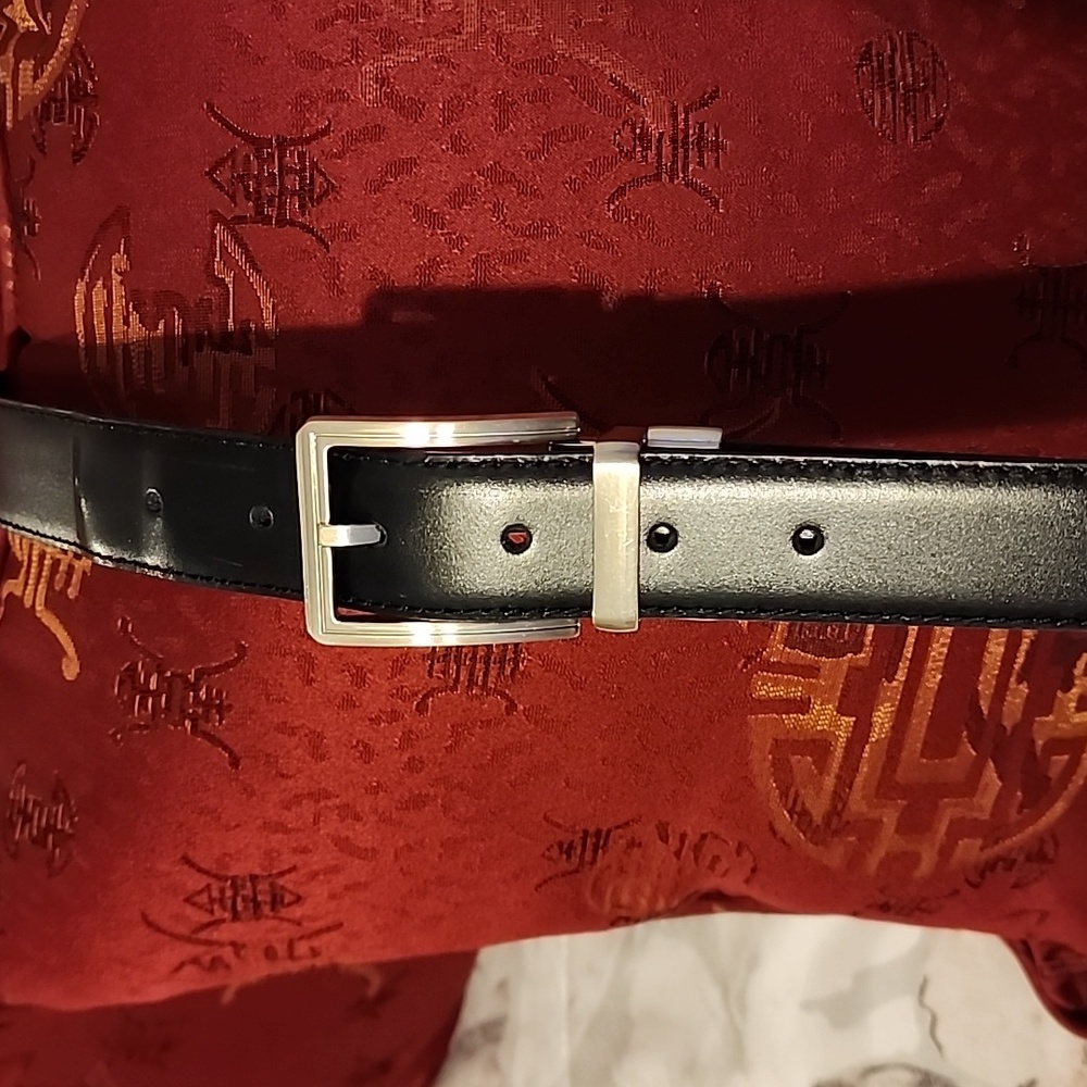 Men's Black Leather Belt; XL, 42-44; Reversible to Brown; Haggar.